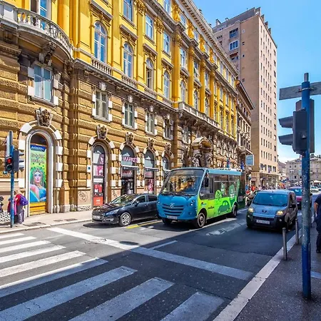 Deluxe Ploech Pensiune