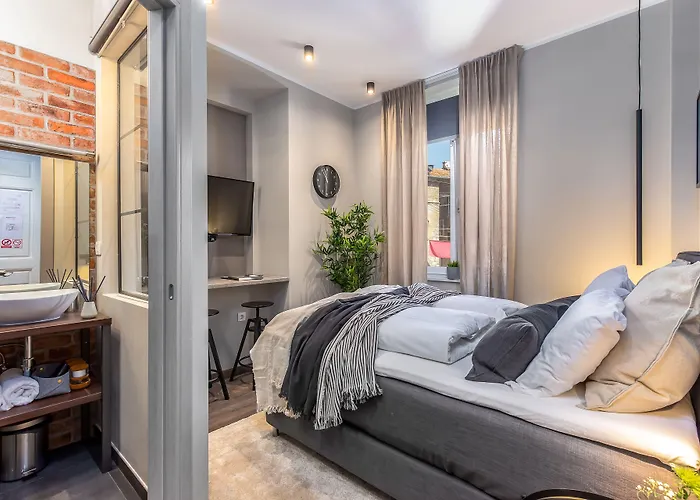 Konukevi Deluxe Ploech 4*