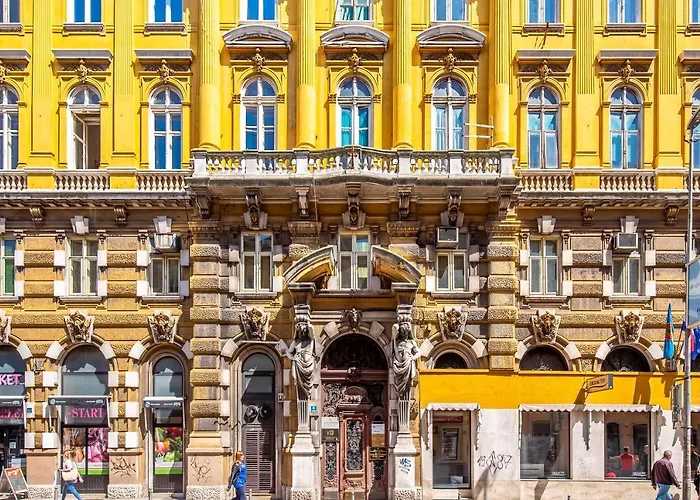 Deluxe Ploech Konukevi 4*