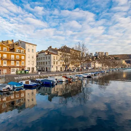 Deluxe Ploech Πανσιόν Ριέκα