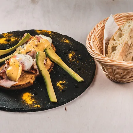 Deluxe Ploech Πανσιόν 4*