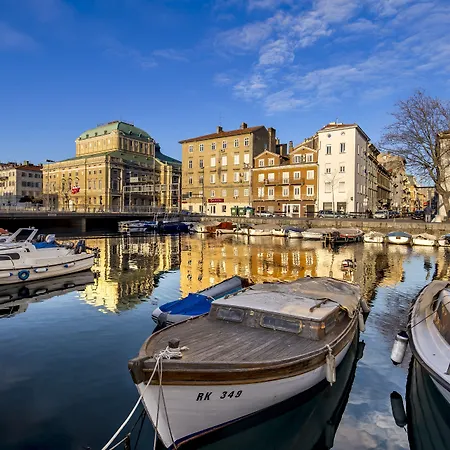 Deluxe Ploech Πανσιόν