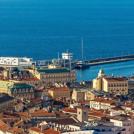 Deluxe Ploech Πανσιόν 4*