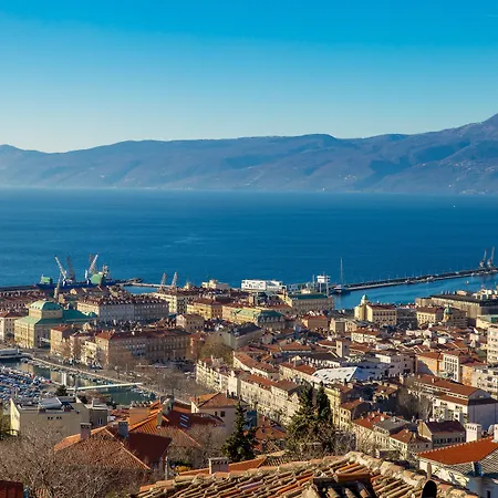 Πανσιόν Deluxe Ploech