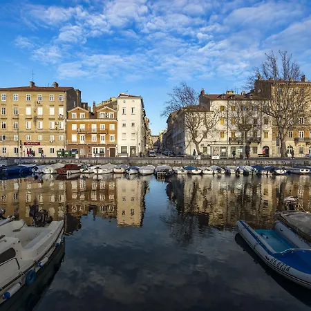 Deluxe Ploech Guest house Rijeka
