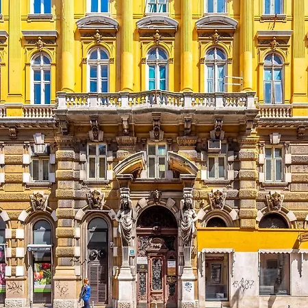 Deluxe Ploech Πανσιόν 4*