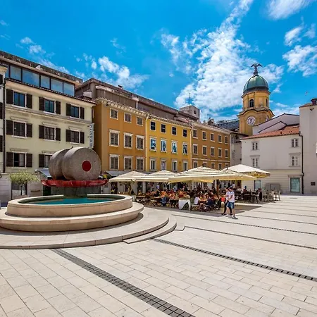 Vendégház Deluxe Ploech 4*